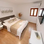 In Apartment Split