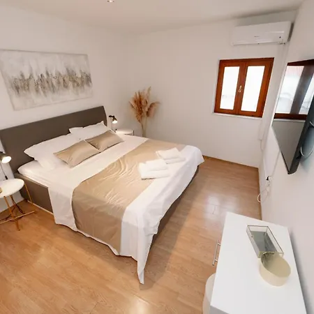 In Apartment Split